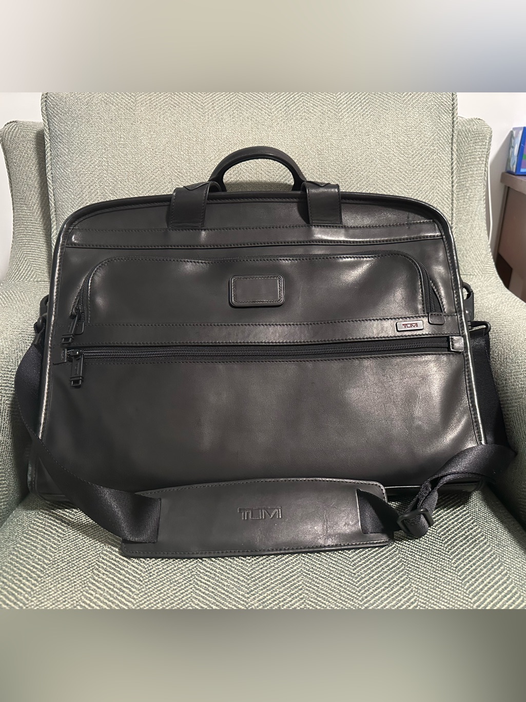 Tumi Black Leather Business Briefcase With Shoulder Strap